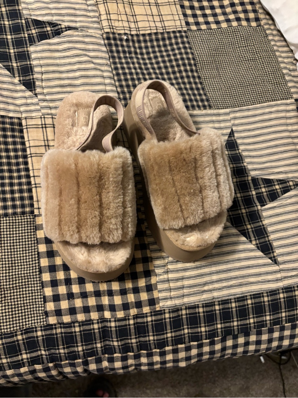 UGG women’s  Plush Slide platform  sz 7 Sandals in Light Beige